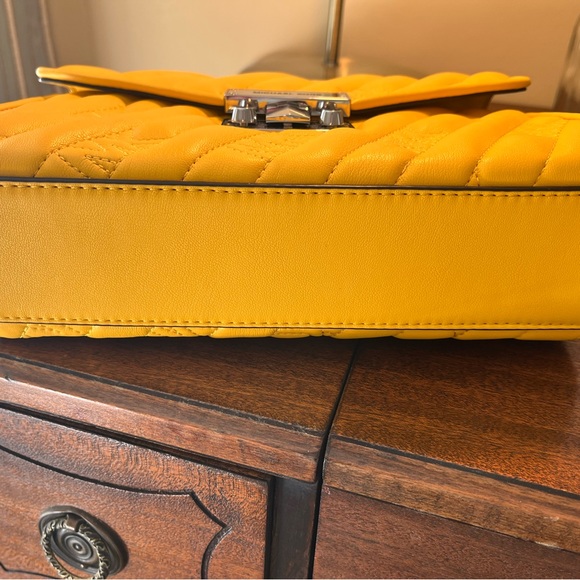 Michael Kors mustand quilted bag - Picture 9 of 10